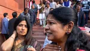  சினிமா தியேட்டர் மாதிரி இருக்கு.. கேள்விக்குறியாகும் பாதுகாப்பு.. கனிமொழி, ஜோதிமணி விளாசல்