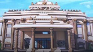 அரண்மனை போல ஜல்லிக்கட்டு மைதானம்.. துள்ளும் காளைகள்.. பொங்கலுக்கு அதிரப்போகும் அலங்காநல்லூர் 
