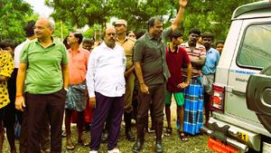 7 நாட்களாக நெல்லை,தூத்துக்குடியை விட்டு நகராத அமைச்சர் எ.வ.வேலு! சாலை சீரமைப்புப் பணியில் 2000 பேர்! 