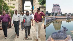 சிதம்பரம் நடராஜர் கோயிலில் விதிமீறல்.. தீட்சிதர்கள் எதிர்ப்பை மீறி ஆய்வு செய்த அதிகாரிகள் உறுதி 