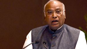 இந்தியா கூட்டணியில் விரைவில் தொகுதி பங்கீடு.. மாநில அளவில் நடக்கும்.. ஆலோசனைக்கு பின் கார்கே பேட்டி