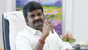 16,000 பக்க குற்றப் பத்திரிக்கை.. அதிமுக மாஜி விஜயபாஸ்கர் சொத்துக் குவிப்பு வழக்கில் கோர்ட் உத்தரவு!