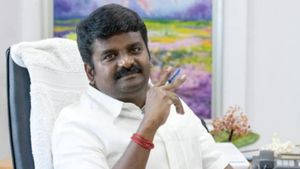 இன்று காலை இப்படியா விடியணும்! டீ குடிக்க போனவர்களுக்கு நிகழ்ந்த துயரம்! விஜயபாஸ்கர் வேதனை! 