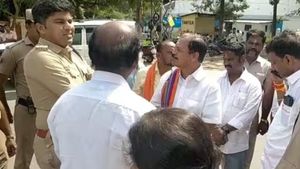  அம்பேத்கர் சிலைக்கு மாலை... மதுரையில் இந்து மக்கள் கட்சித்தலைவர் அர்ஜூன் சம்பத் கைது