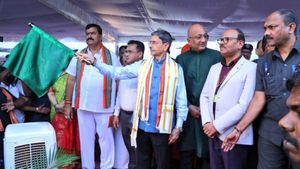 காசி தமிழ் சங்கமம் 2.0:  216 பேர் இன்று ரயிலில் பயணம்- ஆளுநர் ரவி கொடியசைத்து தொடங்கி வைத்தார்! 