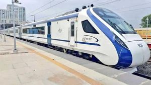  கோவை - பெங்களூர் வந்தே பாரத் ரயில்.. எங்கெல்லாம் நின்று செல்லும்? கட்டணம் எவ்வளவு? முழு விவரம்