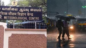  4 மாவட்ட மக்களே எச்சரிக்கையாக இருங்க.. மிக கனமழை நாளையும் தொடருமாம்.. சென்னை வானிலை மையம்
