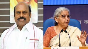 எ.வ.வேலு கொடுத்த பொன்னாடையை வாங்க மறுத்த நிர்மலா சீதாராமன்! அதிகாரிகளிடம் கறார் உத்தரவு! 
