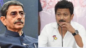 பயங்கர விபத்தில் பலியான உயிர்கள்.. கலங்கி வேதனை தெரிவித்த ஆளுநர் ரவி, அமைச்சர் உதயநிதி ஸ்டாலின்!