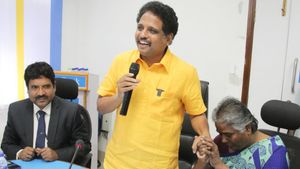 மதுரைக்காரர்கள் மனசு இருக்கே..! ரூ.7.50 கோடி மதிப்பு நிலத்தை அரசு பள்ளிக்கு தானம் தந்த பூரணம் அம்மா! 