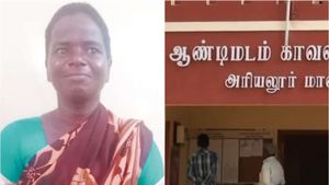  'நீ தமிழரசனா.. ஆமாம்.. நீங்க யாரு?'  'நான் தான்டா உன் மாமியார் சரோஜா'.. பரபரப்பு வாக்குமூலம் 