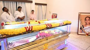 தேனியில் இன்று இறுதி சடங்கு..  தாய்க்கு அருகிலே இளைப்பாற போகும் பாடகி பவதாரணி.. குறிக்கப்பட்ட இடம் 