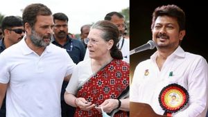 ரூட்டை மாற்றிய உதயநிதி.. மோடியை தொடர்ந்து சோனியா, ராகுல் காந்தியுடன் திடீர் சந்திப்பு.. பின்னணி 