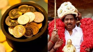 கோல்டு காயின் மழை பொழிந்த அமைச்சர் மூர்த்தி! அவனியாபுரம் ஜல்லிக்கட்டில் ருசிகரம்! 