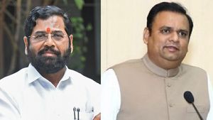  உத்தவ் தாக்கரே ஷாக்! ஏக்நாத் ஷிண்டேதான் உண்மையான சிவசேனா: மகாராஷ்டிரா சபாநாயகர் பரபர தீர்ப்பு!