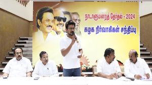  கோவை, சேலத்தில் யாரை வேட்பாளராக நிறுத்தலாம்? கட்சியினரை தனித்தனியாக அழைத்து கேட்ட உதயநிதி & டீம்!