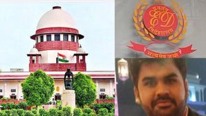 திண்டுக்கல்லில் சிக்கிய அங்கித் திவாரி- கஸ்டடியில் எடுக்க உச்சநீதிமன்றத்தில் அமலாக்கத்துறை மனு! 