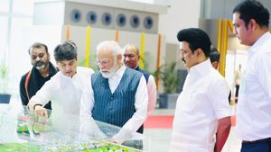 கோரிக்கை வேறு; அரசியல் வேறு! நான் முன்வைத்தது கோரிக்கை தானே தவிர அரசியல் முழக்கமல்ல! -ஸ்டாலின் 