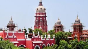  இளைஞர் சாவுக்கு காரணம் போலீசார்? பிரேத பரிசோதனையை முழுமையாக வீடியோ எடுக்க ஐகோர்ட் உத்தரவு!