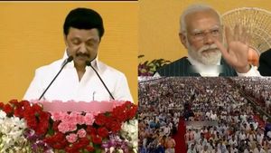 ‛ஸ்டன்’ ஆன ஸ்டாலின்.. விண்ணை தொட்ட ‛மோடி.. மோடி’ கோஷம்..  பிரதமர் காட்டிய சைகையால் ட்விஸ்ட்