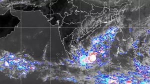  வலுப்பெறும் காற்றழுத்த தாழ்வு பகுதி.. நெல்லை, குமரிக்கு கனமழை எச்சரிக்கை! வானிலை மையம் அலர்ட்