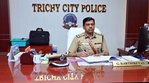 திருச்சி மாநகர காவல்துறையில் 28 இன்ஸ்பெக்டர்கள் அதிரடியாக பணியிட மாற்றம்.. மத்திய மண்டல ஐஜி உத்தரவு!