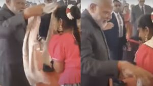 திடீரென காலில் விழுந்த சிறுமி.. உடனே பிரதமர் மோடி தந்த ரியாக்சன் + கிப்ட்! பொங்கல் விழா சுவாரசியம் 
