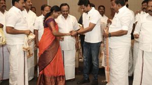  செம குஷி.. மாநாட்டுக்காக உழைத்த நிர்வாகிகளை அழைத்து ‘தங்க மோதிரம்’ அணிவித்த உதயநிதி ஸ்டாலின்!