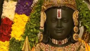 விண்ணை தொட்ட ஜெய்ஸ்ரீராம் கோஷம்! தங்கத்தில் தேன் தடவி கண் திறந்தார் ராமர்! 84 விநாடிகள் நடந்தது என்ன
