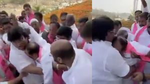  ‛தலையே சுத்திடுச்சு’’.. குடியரசு தினவிழாவில் மயங்கி விழுந்த தெலுங்கானா மாஜி துணை முதல்வர்! பரபரப்பு