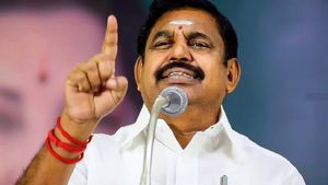 அதிமுகவை யாராலும் மிரட்டவோ.. முடக்கவோ முடியாது.. கொதித்த எடப்பாடி.. பாஜகவுக்கு பதிலடி? 