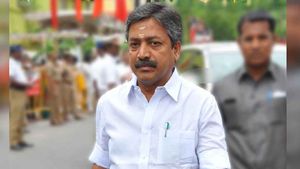 முன்னாள் அமைச்சர் சிவி சண்முகத்திற்கு எதிரான வழக்குகள்.. விழுப்புரம் நீதிமன்றத்தில் இன்று விசாரணை 
