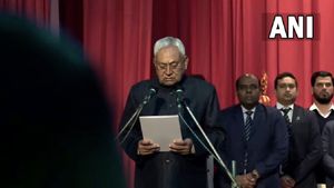 பாஜக ஆதரவுடன் பீகார் முதல்வராக பதவியேற்றார் நிதிஷ்குமார்! 