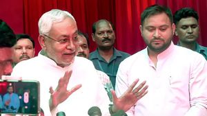 புதிய பாஜக கூட்டாளிகளுடன் இணைந்து நிதிஷ் முதல் ஆட்டம்.. லாலு கட்சி சபாநாயகரை நீக்க கோரி நோட்டீஸ் 