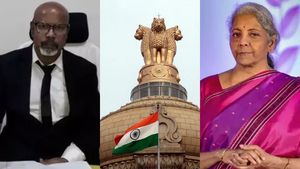 நிர்மலா சீதாராமனுக்கு எதிராக கடிதம்.. ஜிஎஸ்டி இணை ஆணையர் பாலமுருகன் சஸ்பெண்ட்.. மத்திய அரசு ஆக்‌ஷன்