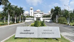 அடுத்த அதிரடி.. பெரியார் பல்கலைக்கழக முறைகேடு வழக்கில் 5 பேருக்கு சம்மன்.. தீவிரமாகும் விசாரணை 