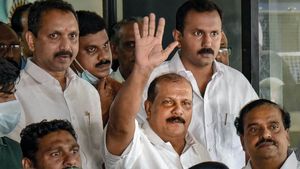 7 முறை எம்எல்ஏ பிசி ஜார்ஜின் கேரள ஜனபக்‌ஷம் கட்சி பாஜகவுடன் ஐக்கியம்- கிறிஸ்தவர் ஓட்டுகளுக்கு குறி! 