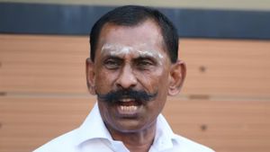 'அமைச்சரையே தூக்கி உள்ளே வைத்துடுவேன்'.. அறநிலையத்துறை முதல் பாஜக வரை.. பொங்கிய பொன் மாணிக்கவேல் 