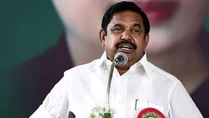 கொஞ்சம் கொஞ்சமாக.. தவழ்ந்து தவழ்ந்து உயர் பதவிக்கு வந்தேன்.. அதையும் கொச்சைப்படுத்துறாங்க.. எடப்பாடி