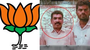 சிகிச்சை அளித்த டாக்டரிடமே சில்மிஷம்! நள்ளிரவில் ஆபாச மெசேஜ்.. நாகர்கோவில் பாஜக பிரமுகர் அதிரடி கைது 