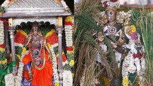 தைப்பூசம்..கதிர் அறுக்கும் மீனாட்சி சுந்தரேஸ்வரர்.. தெப்பத்திருவிழாவை காண தயாராகும் மதுரை 