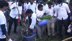 மோடிஜி வர்றாரு! ஒரு பொட்டு குப்பை கூட இருக்க கூடாது!  மாஸ்க், கிளவுஸுடன் தூய்மை பணியில் அண்ணாமலை 
