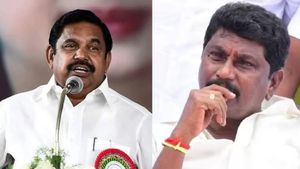  பால் பண்ணை ஊழலை வெளியிடட்டுமா? எடப்பாடி பழனிசாமிக்கு மிரட்டல் விடுத்த நிர்வாகி! அதிமுகவில் ஷாக்!