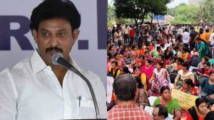 மாணவர்கள் நலன் கருதி.. போராட்டத்தை கைவிடுங்கள்.. இடைநிலை ஆசிரியர்களுக்கு அன்பில் மகேஷ் வேண்டுகோள் 