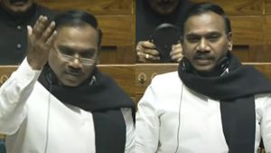  தமிழ்நாட்டுக்கு வெள்ள நிவாரண நிதி தர மறுத்து மத்திய அரசு ஓரவஞ்சனை: லோக்சபாவில் ஆ.ராசா ஆவேசம்!