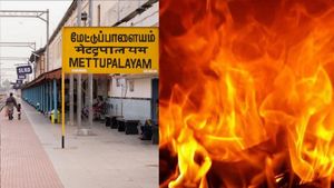 நள்ளிரவில் பரபரப்பு.. மேட்டுப்பாளையம் ரயில் நிலையத்தில் பயங்கர தீ விபத்து! என்ன நடந்தது 