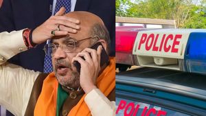 ‛அமித்ஷா’ போல் நடித்து.. மாஜி எம்எல்ஏவுக்கு விபூதியடிக்க முயன்றவர் கைது.. ஷாக்கில் உத்தர பிரதேசம்! 