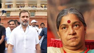 வயநாடு தொகுதியில் ராகுல் காந்தியை எதிர்த்து CPI ஆனி ராஜா- அதிகாரப்பூர்வ அறிவிப்பு- தமிழக மருமகள்!