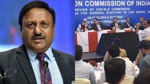 நேற்று அரசியல்வாதிகள்.. இன்று ஐடி, அமலாக்க துறை அதிகாரிகள்.. சென்னையில் பரபரக்கும் தேர்தல் ஆணையர்! 