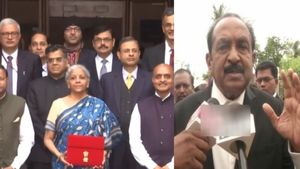 கோட் சூட்டில் டென்ஷனான வைகோ.. பட்ஜெட் தாக்கலுக்கு முன்பே சாடல்.. ‛‛ஏமாற்ற போறாங்க’’ என அதிருப்தி 